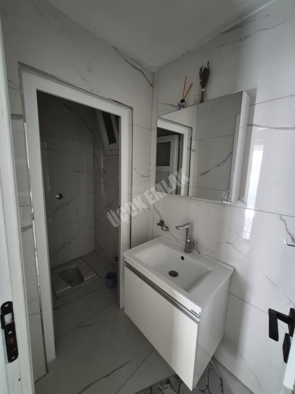 AFYON ÜÇOK EMLAKTAN DUMLUPINAR MAH 4+1 150M² TEMİZ BAKIMLI SATILIK DAİRE 