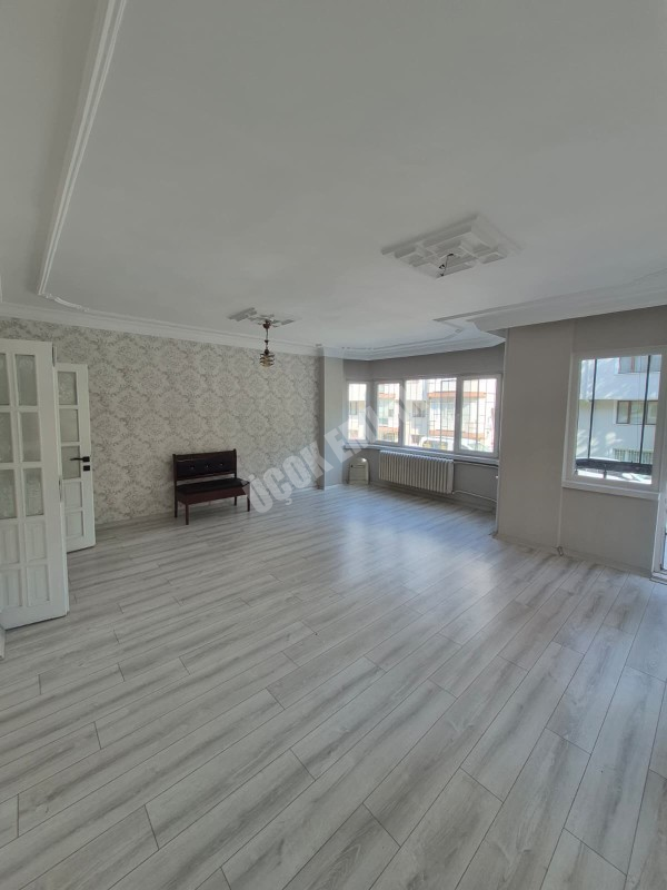 AFYON ÜÇOK EMLAKTAN DUMLUPINAR MAH 4+1 150M² TEMİZ BAKIMLI SATILIK DAİRE 
