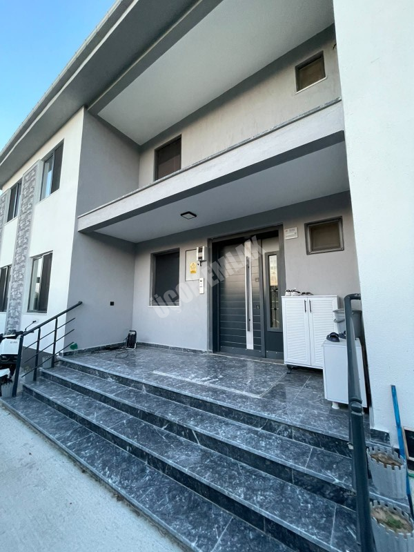 AFYON ÜÇOK EMLAKTAN BEYAZIT MAH 3+1 115M² TEMİZ BAKIMLI GENİŞ SATILIK VİLLA 