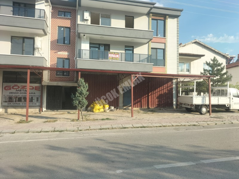 * AFYON ÜÇOK EMLAKTAN ATAKÖY MAH 150M² İŞLEK CADDE ÜZERİ KİRALIK DÜKKAN *