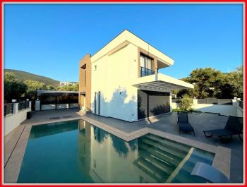 Didim Akbükde Satılık 3+1 Eşyalı Villa