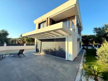 Didim Akbükde Satılık 3+1 Eşyalı Villa