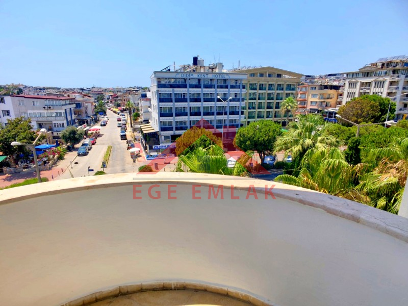 Didim Altınkum’da Denize Yakın Satılık 1+1 Daire | Triton Apartmanı - Bulvar Cepheli