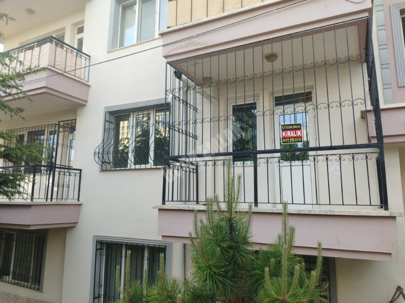 AFYON ÜÇOK EMLAKTAN ESENTEPE MAH KİRALIK 3+1 TEMİZ BAKIMLI DAİRE