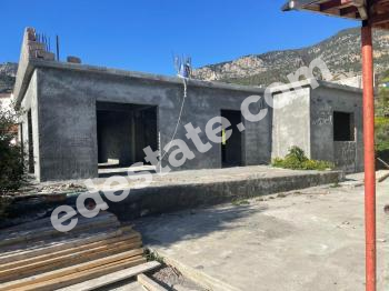 Girne Kozanköy'de Satılık 3+1 Bitmeye Yakın Müstakil Ev