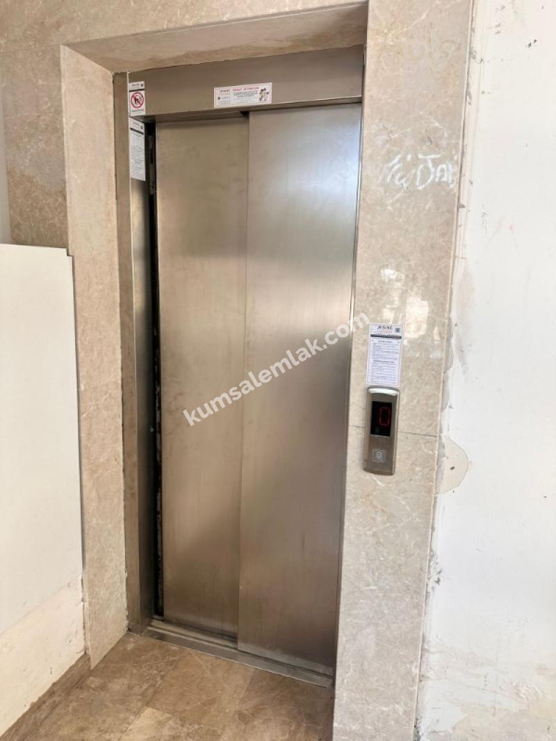 KÜÇÜK KAYMAKLI' DA TÜRK MALI SATILIK DAİRE