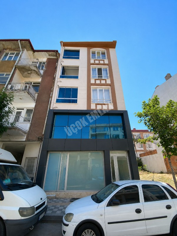 AFYON ÜÇOK EMLAKTAN MECİDİYE MAH 300M² CADDE ÜZERİNDE İŞLEK DÜKKAN 