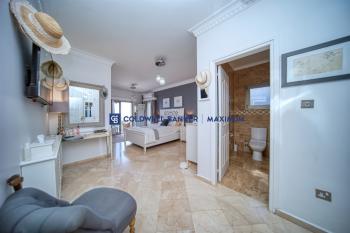 Girne Karşıyaka'da Satılık Lüks Villa 