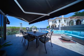 Girne Karşıyaka'da Satılık Lüks Villa 