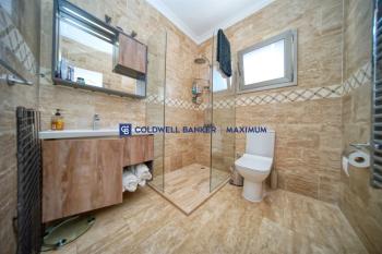 Girne Karşıyaka'da Satılık Lüks Villa 