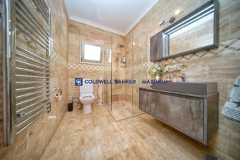 Girne Karşıyaka'da Satılık Lüks Villa 