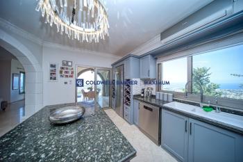 Girne Karşıyaka'da Satılık Lüks Villa 