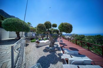 Girne Karşıyaka'da Satılık Lüks Villa 