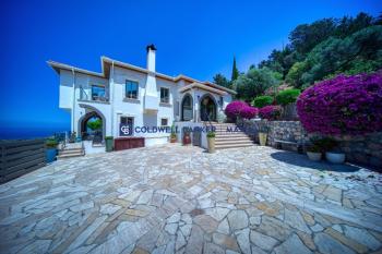 Girne Karşıyaka'da Satılık Lüks Villa 