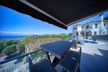 Girne Karşıyaka'da Satılık Lüks Villa 