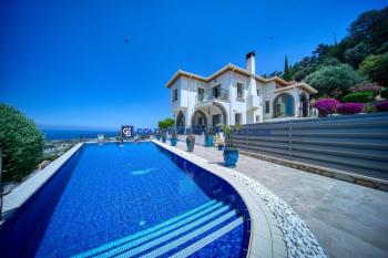 Girne Karşıyaka'da Satılık Lüks Villa 
