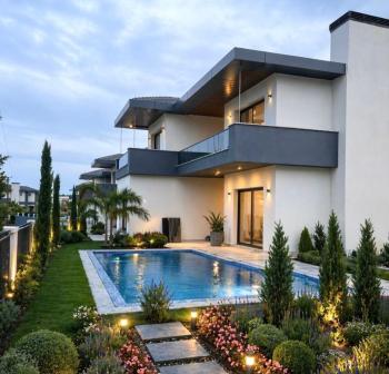 KKTC Girne Alsancak'ta Milli Park Üstü Site İçerisinde Taşınmaya Hazır Satılık 4+1 Lüks Villalar