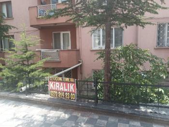 AFYON ÜÇOK EMLAKTAN DUMLUPINAR MAH KİRALIK 3+1 MERKEZİ KONUMDA DAİRE
