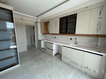 AFYON ÜÇOK EMLAKTAN ALİ İHSAN PAŞA MAH SIFIR EBEVEYN BANYOLU  3+1 115M² SATILIK LÜX DAİRELER 