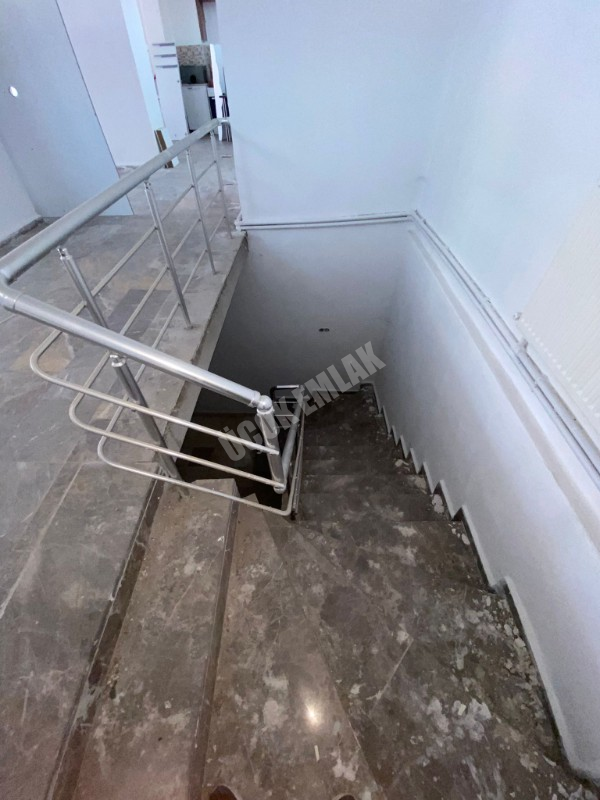 * AFYON ÜÇOK EMLAKTAN SAHİPATA MAH 260M² ZEMİN KAT İŞLEK CADDE ÜZERİ KİRALIK DÜKKAN *
