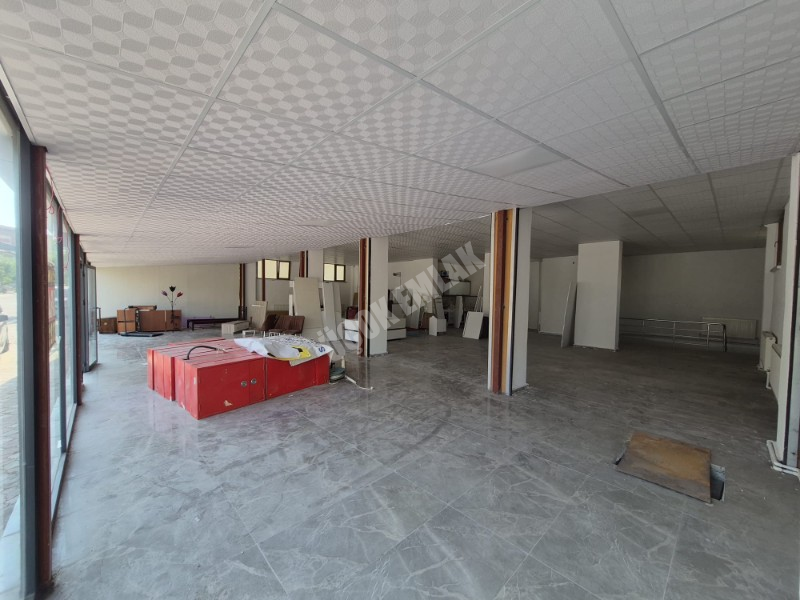 * AFYON ÜÇOK EMLAKTAN SAHİPATA MAH 260M² ZEMİN KAT İŞLEK CADDE ÜZERİ KİRALIK DÜKKAN *