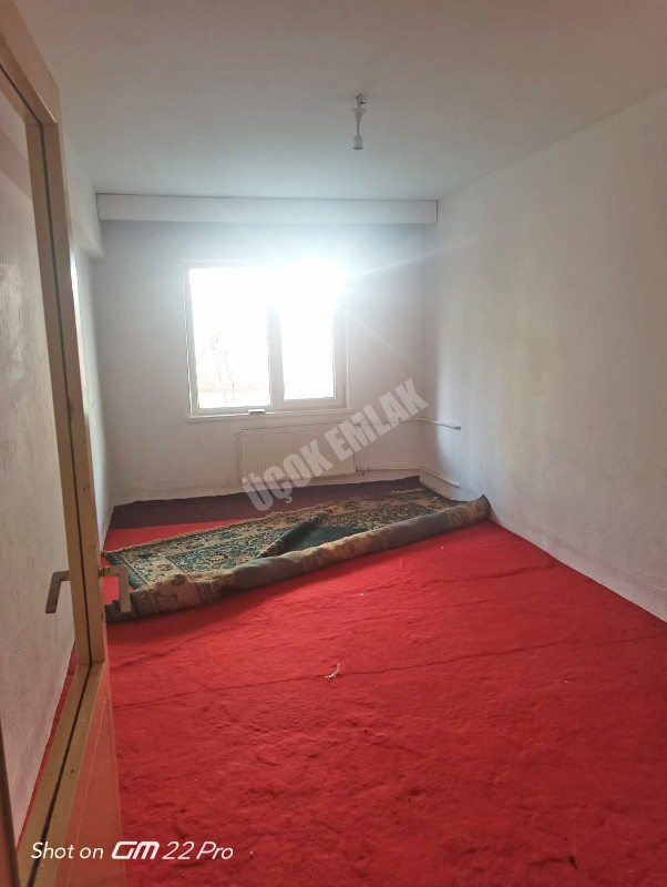 AFYON ÜÇOK EMLAKTAN DUMLUPINAR MAH KİRALIK 3+1 MERKEZİ KONUMDA DAİRE