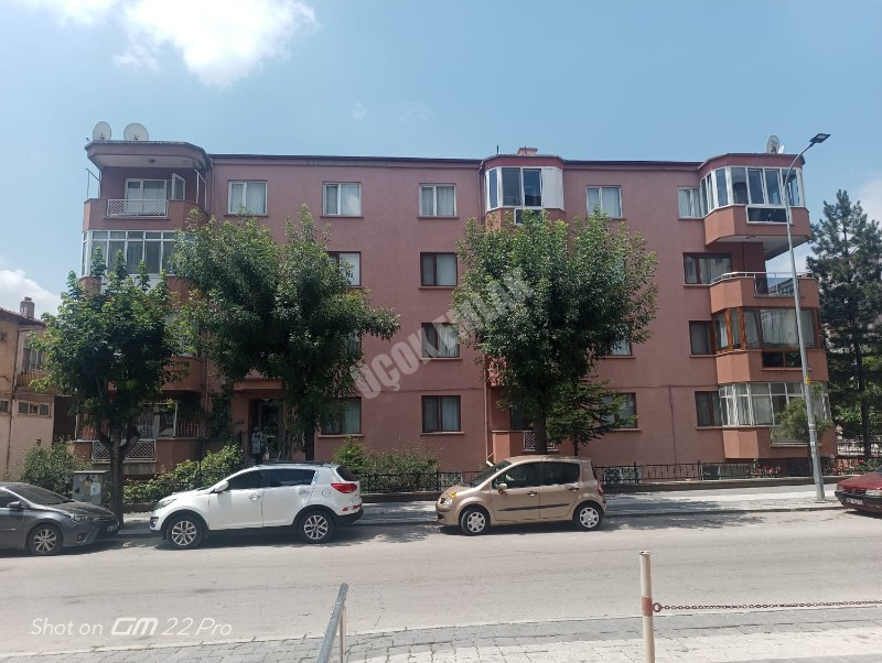 AFYON ÜÇOK EMLAKTAN DUMLUPINAR MAH KİRALIK 3+1 MERKEZİ KONUMDA DAİRE