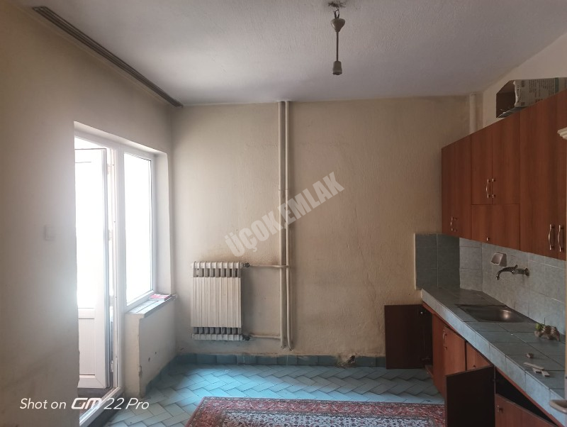 AFYON ÜÇOK EMLAKTAN DUMLUPINAR MAH KİRALIK 3+1 MERKEZİ KONUMDA DAİRE
