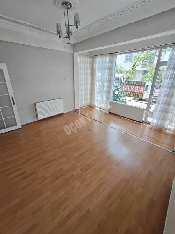 * AFYON ÜÇOK EMLAKTAN KANLICA MAH 3+1 110M² TEMİZ BAKIMLI KİRALIK DAİRE *