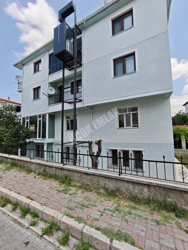 * AFYON ÜÇOK EMLAKTAN KANLICA MAH 3+1 110M² TEMİZ BAKIMLI KİRALIK DAİRE *
