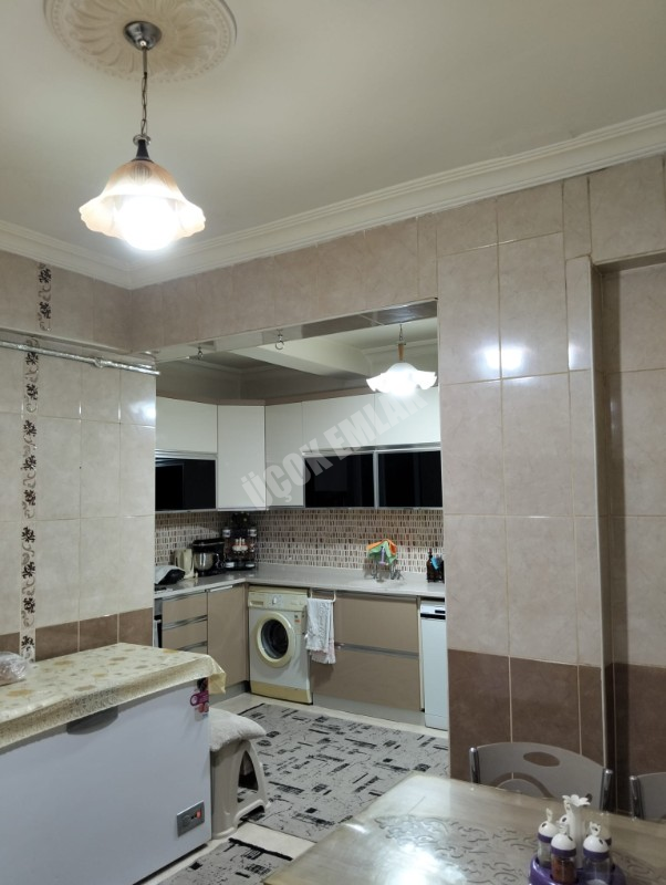 * AFYON ÜÇOK EMLAKTAN AMBARYOLU'NDA 2+1 115M² TEMİZ BAKIMLI MERKEZİ KONUMDA SATILIK DAİRE * 
