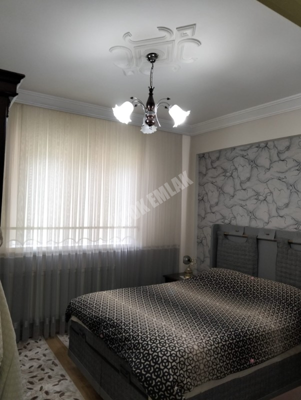 * AFYON ÜÇOK EMLAKTAN AMBARYOLU'NDA 2+1 115M² TEMİZ BAKIMLI MERKEZİ KONUMDA SATILIK DAİRE * 