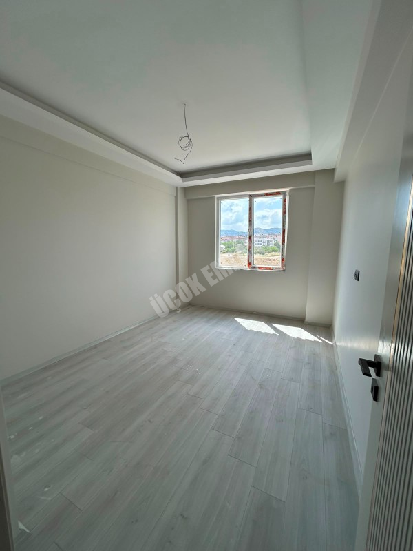 AFYON ÜÇOK EMLAKTAN ALİ İHSAN PAŞA MAH SIFIR EBEVEYN BANYOLU  3+1 115M² SATILIK LÜX DAİRELER 