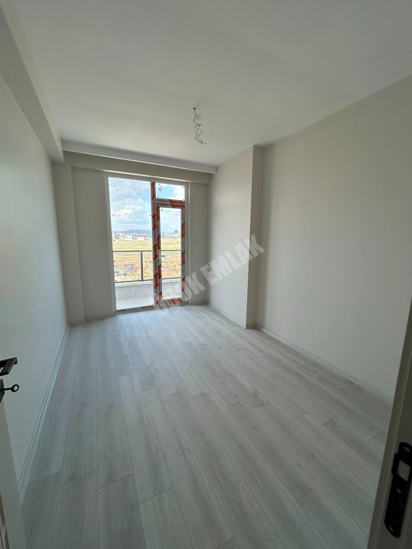 AFYON ÜÇOK EMLAKTAN ALİ İHSAN PAŞA MAH SIFIR EBEVEYN BANYOLU  3+1 115M² SATILIK LÜX DAİRELER 