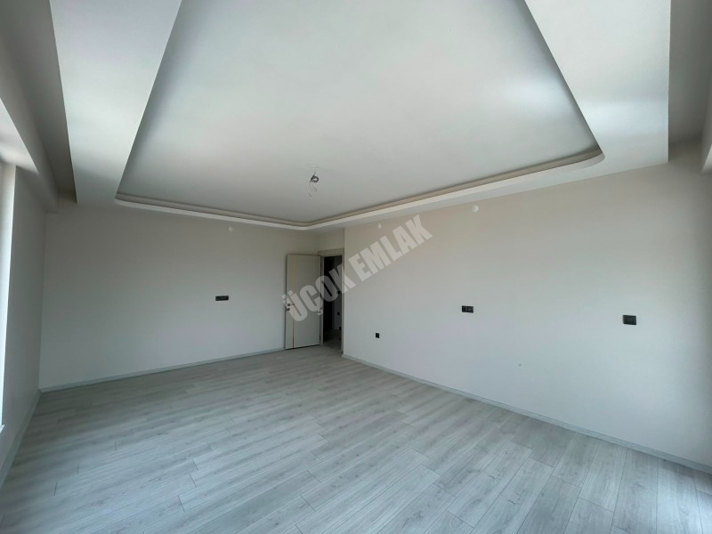 AFYON ÜÇOK EMLAKTAN ALİ İHSAN PAŞA MAH SIFIR EBEVEYN BANYOLU  3+1 115M² SATILIK LÜX DAİRELER 