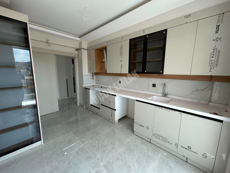 AFYON ÜÇOK EMLAKTAN ALİ İHSAN PAŞA MAH SIFIR EBEVEYN BANYOLU  3+1 115M² SATILIK LÜX DAİRELER 