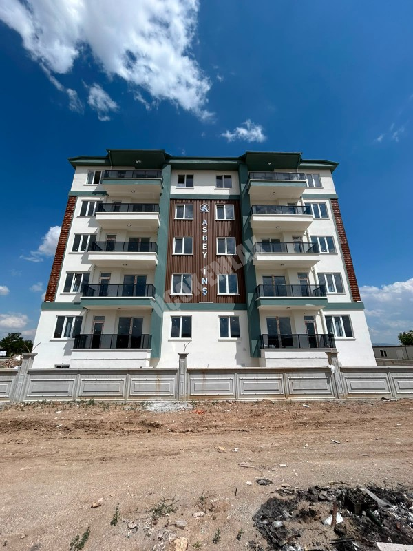 AFYON ÜÇOK EMLAKTAN ALİ İHSAN PAŞA MAH SIFIR EBEVEYN BANYOLU  3+1 115M² SATILIK LÜX DAİRELER 