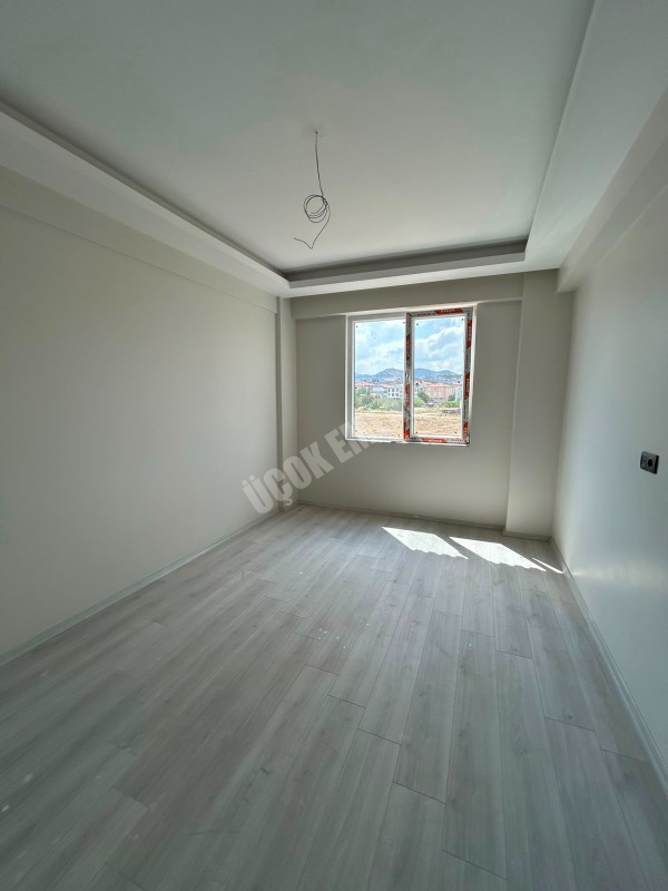 AFYON ÜÇOK EMLAKTAN ALİ İHSAN PAŞA MAH SIFIR EBEVEYN BANYOLU  3+1 115M² SATILIK LÜX DAİRELER 