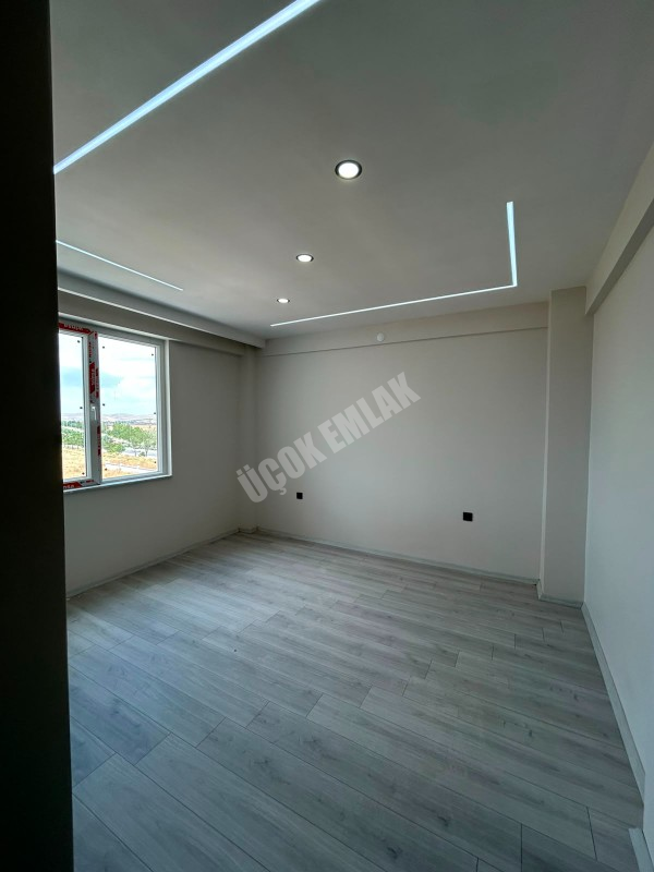 AFYON ÜÇOK EMLAKTAN ALİ İHSAN PAŞA MAH SIFIR EBEVEYN BANYOLU  3+1 115M² SATILIK LÜX DAİRELER 