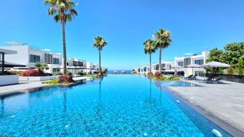 KKTC Girne Karşıyaka'nın En Güzel ve Donanımlı Sitesinde Satılık 1+1 Bahçe Katı Daire
