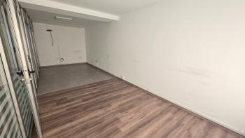  KARAOĞLANOĞLU'NDA KİRALIK PRESTİJLİ TİCARİ ALAN | 180 m² | 2 KATLI | 5 OTOPARKLI | BÜYÜMEYE AÇIK İŞLETMELER İÇİN FIRSAT