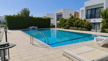 Girne/Karaoğlanoğlu Lilium Sitesinde Satılık 2+1 Eşyalı Villa