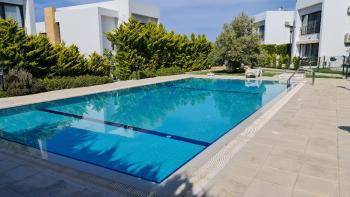 Girne/Karaoğlanoğlu Lilium Sitesinde Satılık 2+1 Eşyalı Villa
