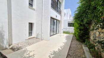 Girne/Karaoğlanoğlu Lilium Sitesinde Satılık 2+1 Eşyalı Villa