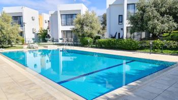 Girne/Karaoğlanoğlu Lilium Sitesinde Satılık 2+1 Eşyalı Villa