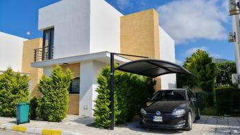 Girne/Karaoğlanoğlu Lilium Sitesinde Satılık 2+1 Eşyalı Villa