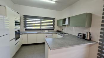 Girne/Karaoğlanoğlu Lilium Sitesinde Satılık 2+1 Eşyalı Villa