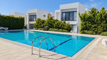 Girne/Karaoğlanoğlu Lilium Sitesinde Satılık 2+1 Eşyalı Villa