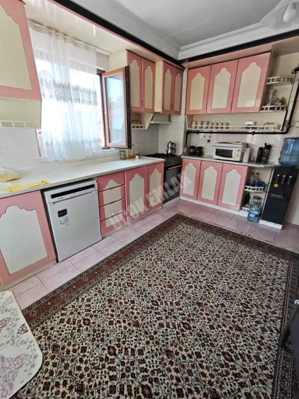 * ÜÇOK EMLAKTAN NAZMİ SAATÇİ MAH 3+1 145M² EBEVEYN BANYOLU TEMİZ BAKIMLI KOMPLE SATILIK BİNA * 