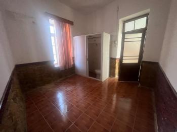 LEFKOŞA SURLARİÇİNDE TÜRK MALI SARITAŞ YAPI SATILIK EV 